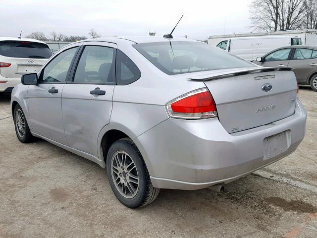 1FAHP3FN0BW130420 - 2011 FORD FOCUS SILVER photo 3