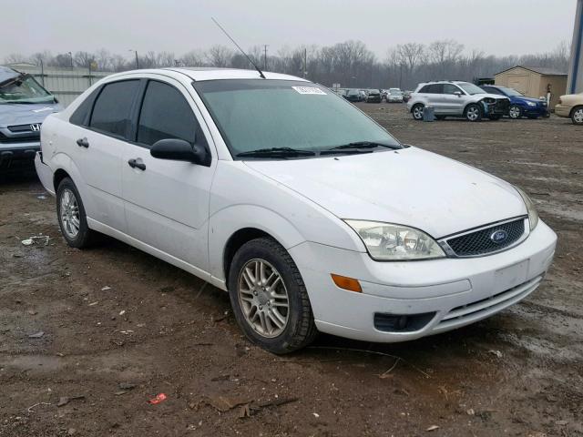 1FAFP34NX7W364226 - 2007 FORD FOCUS ZX4 WHITE photo 1