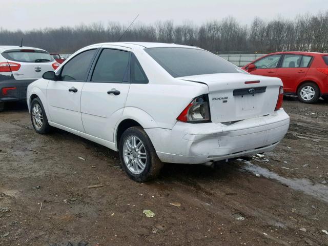 1FAFP34NX7W364226 - 2007 FORD FOCUS ZX4 WHITE photo 3