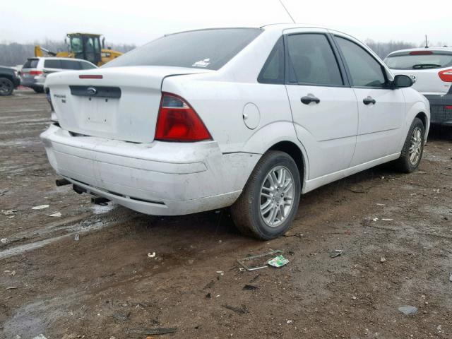 1FAFP34NX7W364226 - 2007 FORD FOCUS ZX4 WHITE photo 4