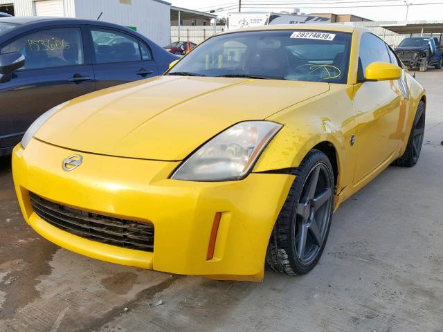 JN1AZ34D45M600581 - 2005 NISSAN 350Z COUPE YELLOW photo 2