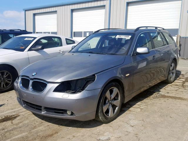 WBANN73596CN01593 - 2006 BMW 530 XIT SILVER photo 2