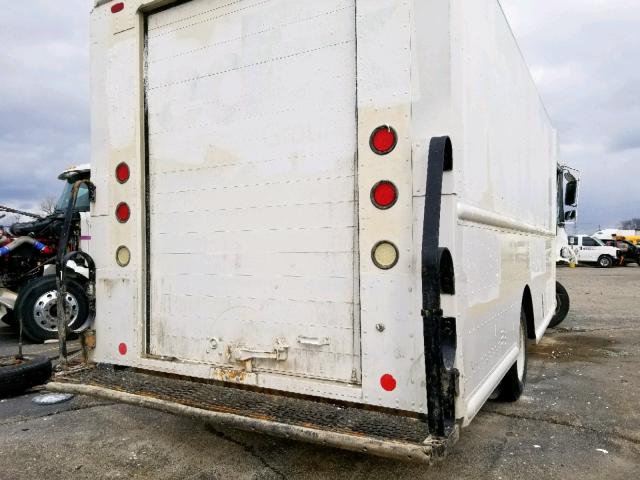 4UZAARDU7BCBE5311 - 2011 FREIGHTLINER CHASSIS M WHITE photo 4