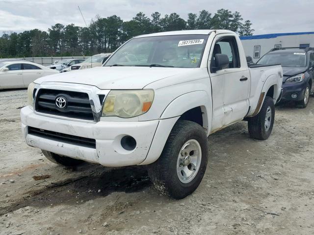 5TENX62N66Z300521 - 2006 TOYOTA TACOMA PRE WHITE photo 2