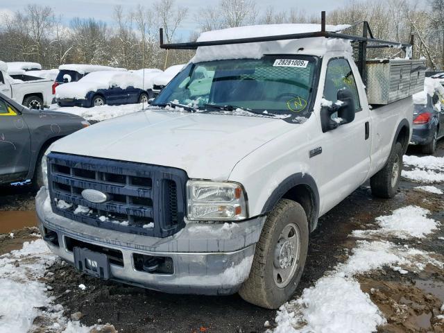 1FDSF30516EB20112 - 2006 FORD F350 SRW S WHITE photo 2