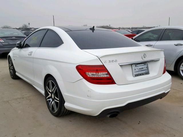 WDDGJ4HB2FG406215 - 2015 MERCEDES-BENZ C 250 WHITE photo 3