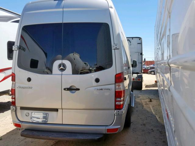 WD3PE8CC4D5751173 - 2013 MERCEDES-BENZ SPRINTER 2 SILVER photo 4