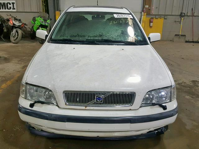 YV1VW2558YF467612 - 2000 VOLVO V40 WHITE photo 9