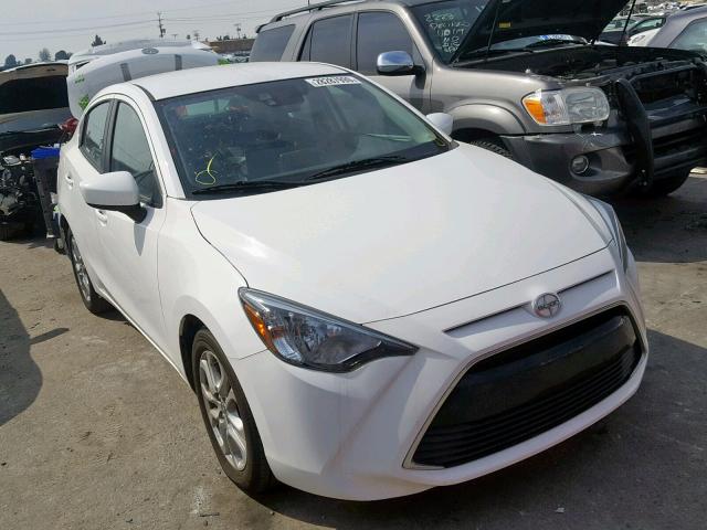 3MYDLBZV1GY110995 - 2016 TOYOTA SCION IA WHITE photo 1