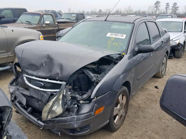 1FAHP34N67W315632 - 2007 FORD FOCUS ZX4 CHARCOAL photo 2