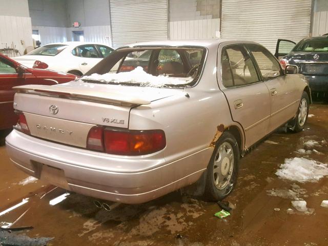 4T1GK13E4SU079749 - 1995 TOYOTA CAMRY XLE BEIGE photo 4