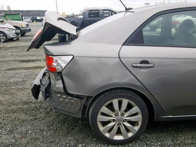 KNAFU4A27B5456053 - 2011 KIA FORTE EX GRAY photo 9