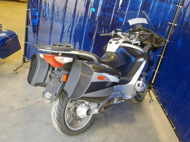 WB1044001BZW19374 - 2011 BMW R1200 RT GRAY photo 4