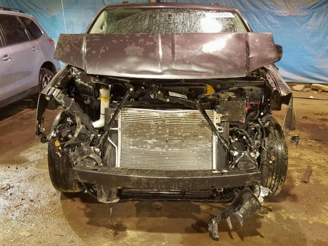 2C4RC1BG5GR141175 - 2016 CHRYSLER TOWN & COU GRAY photo 9