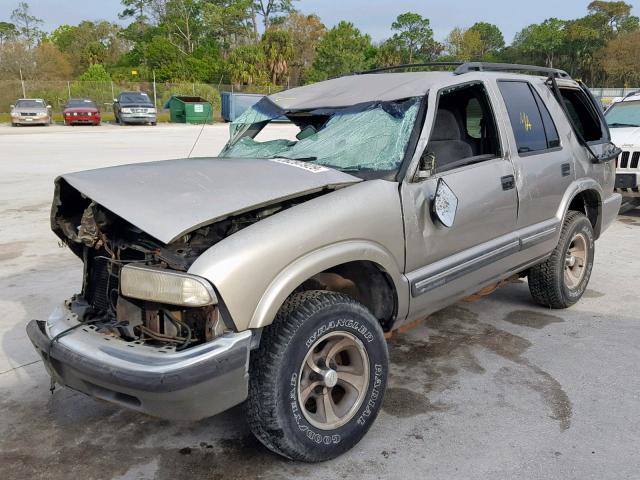 1GNCS13W7Y2170554 - 2000 CHEVROLET BLAZER GRAY photo 2