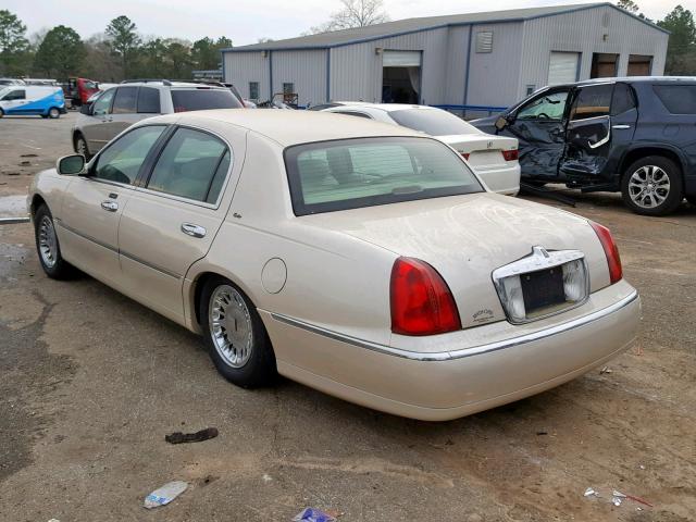 1LNHM83W91Y633018 - 2001 LINCOLN TOWN CAR C BEIGE photo 3