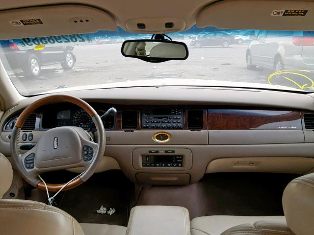 1LNHM83W91Y633018 - 2001 LINCOLN TOWN CAR C BEIGE photo 9