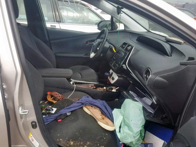 JTDKARFP9H3004895 - 2017 TOYOTA PRIUS PRIM 银色 照片 5