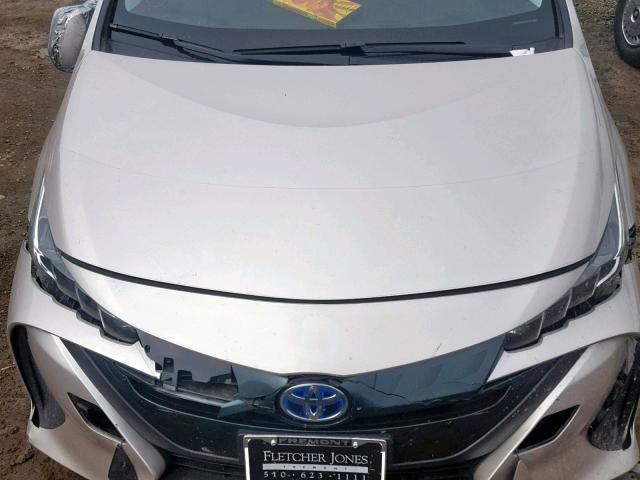 JTDKARFP9H3004895 - 2017 TOYOTA PRIUS PRIM 银色 照片 7