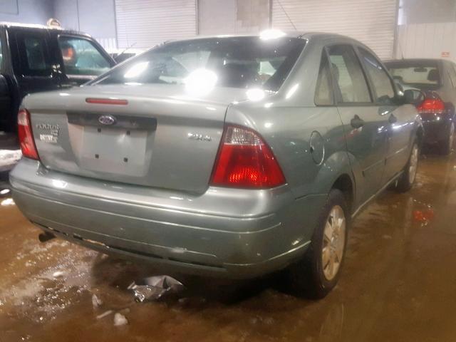 1FAHP34N76W247646 - 2006 FORD FOCUS ZX4 GRAY photo 4