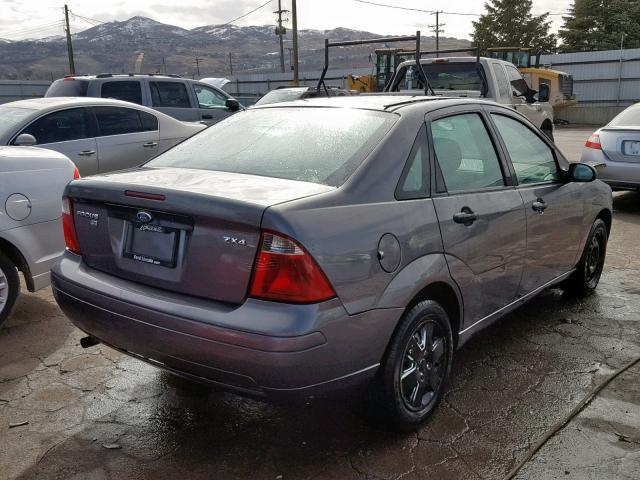 1FAFP34NX6W242707 - 2006 FORD FOCUS ZX4 GRAY photo 4