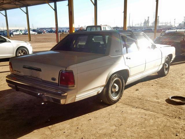 2FACP74F3LX126896 - 1990 FORD CROWN VICT WHITE photo 4