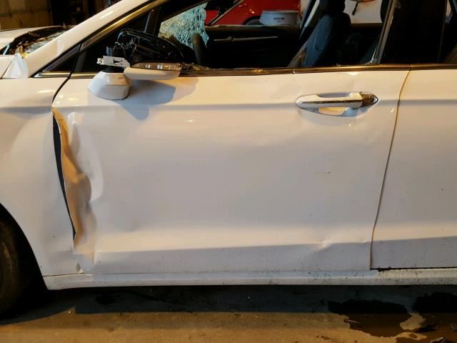 3FA6P0K91HR111756 - 2017 FORD FUSION TIT WHITE photo 9