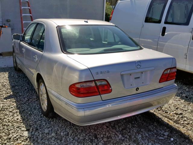 WDBJF65J61B217533 - 2001 MERCEDES-BENZ E 320 SILVER photo 3