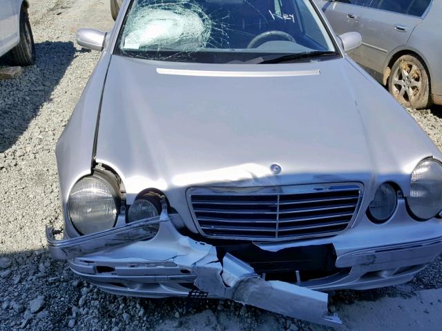 WDBJF65J61B217533 - 2001 MERCEDES-BENZ E 320 SILVER photo 9