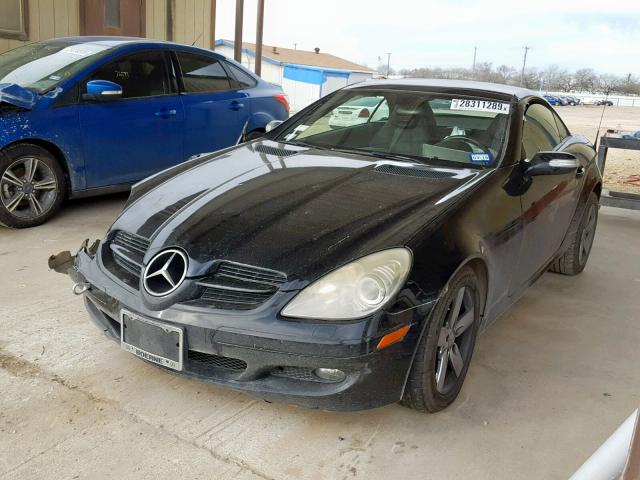 WDBWK54F98F177315 - 2008 MERCEDES-BENZ SLK 280 BLACK photo 2