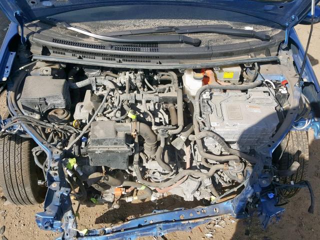 JTDKDTB36E1570754 - 2014 TOYOTA PRIUS C BLUE photo 7