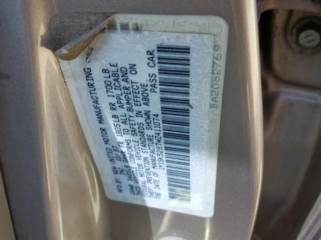 1Y1SK5287WZ411074 - 1998 CHEVROLET GEO PRIZM BEIGE photo 10