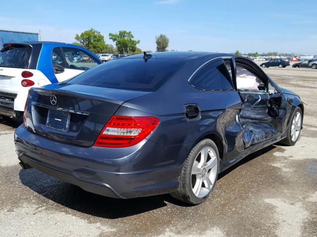 WDDGJ4HBXDG000938 - 2013 MERCEDES-BENZ C 250 BLUE photo 4