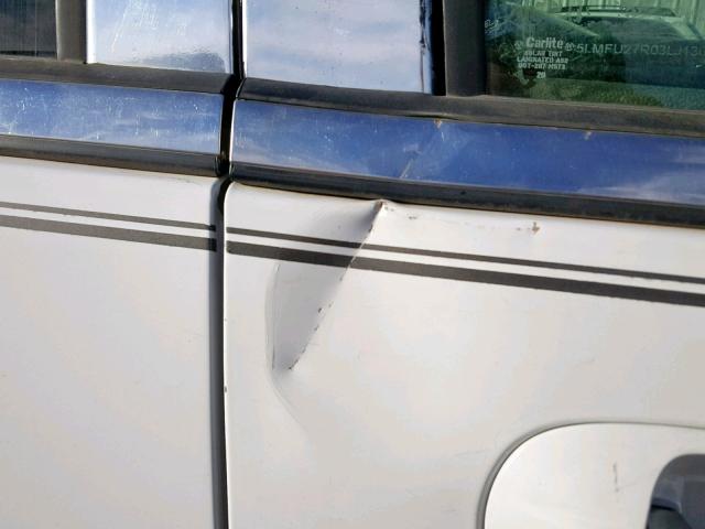 5LMFU27R74LJ43748 - 2004 LINCOLN NAVIGATOR Ақ фото 9