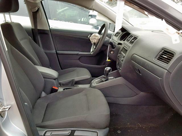 3VW2K7AJXFM408012 - 2015 VOLKSWAGEN JETTA BASE SILVER photo 5