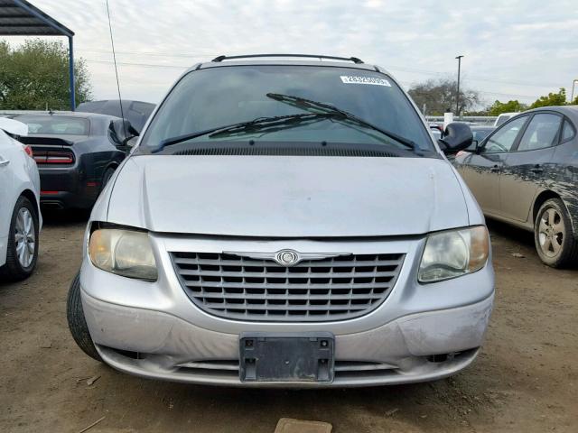 1C4GJ25362B562602 - 2002 CHRYSLER VOYAGER SILVER photo 9