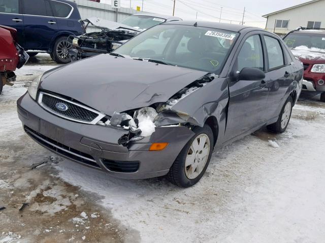 1FAFP34N56W182495 - 2006 FORD FOCUS ZX4 GRAY photo 2