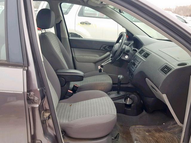 1FAFP34N56W182495 - 2006 FORD FOCUS ZX4 GRAY photo 5