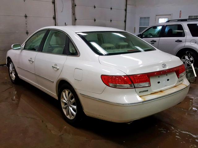 KMHFC46F26A051390 - 2006 HYUNDAI AZERA SE WHITE photo 3