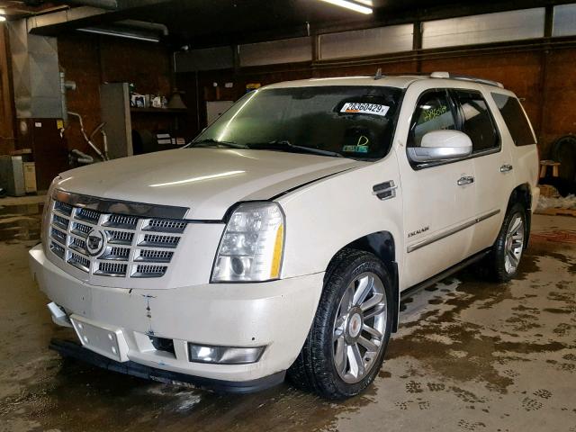 1GYS4CEF1BR126792 - 2011 CADILLAC ESCALADE P WHITE photo 2