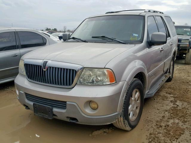 5LMFU27R63LJ44727 - 2003 LINCOLN NAVIGATOR Gümüş foto 2
