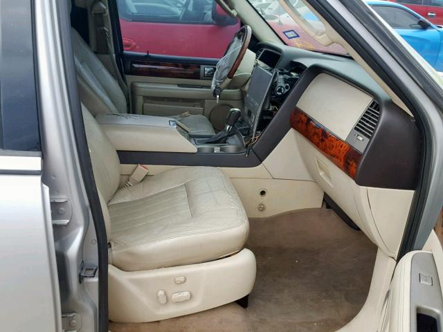 5LMFU27R63LJ44727 - 2003 LINCOLN NAVIGATOR Gümüş foto 5