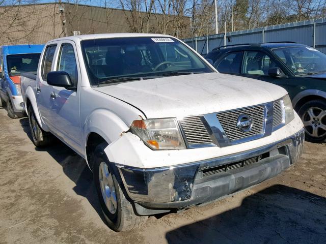 1N6AD07U57C453229 - 2007 NISSAN FRONTIER C WHITE photo 1