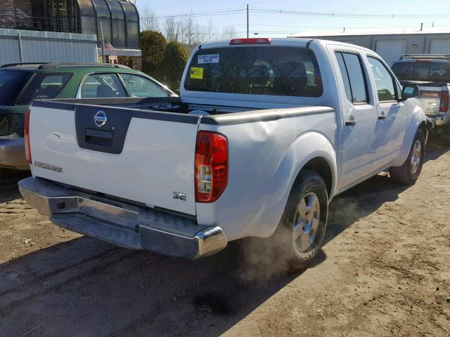 1N6AD07U57C453229 - 2007 NISSAN FRONTIER C WHITE photo 4