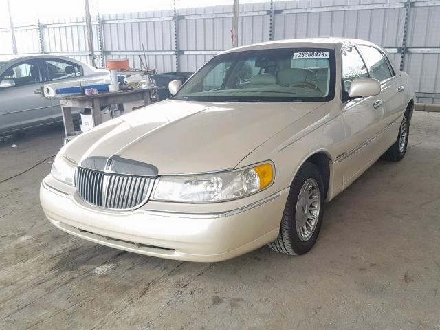 1LNHM83W4XY626423 - 1999 LINCOLN TOWN CAR C TAN photo 2