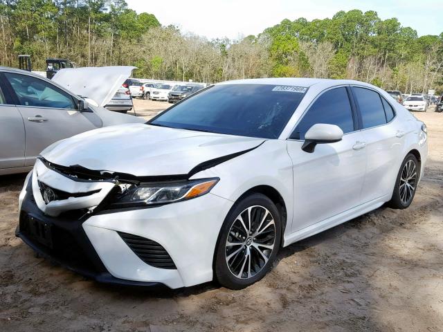 4T1B11HK8JU630551 - 2018 TOYOTA CAMRY L WHITE photo 2