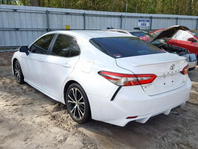 4T1B11HK8JU630551 - 2018 TOYOTA CAMRY L WHITE photo 3