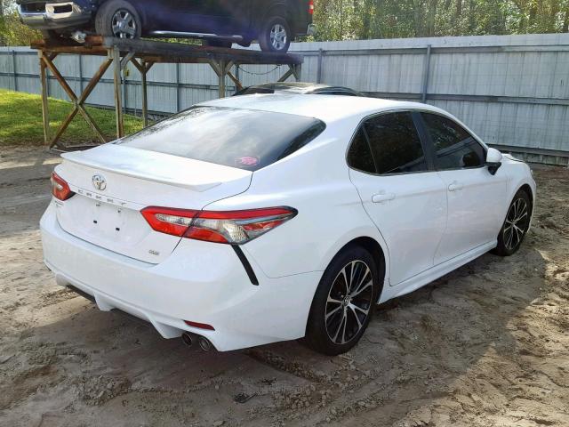 4T1B11HK8JU630551 - 2018 TOYOTA CAMRY L WHITE photo 4