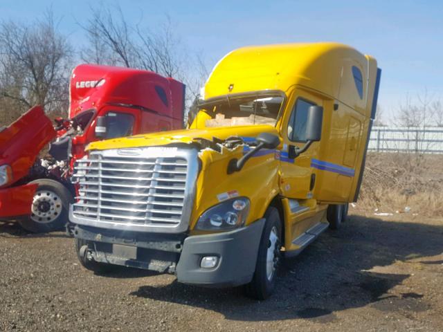 1FUJGLDR9DSBU5571 - 2013 FREIGHTLINER CASCADIA 1 YELLOW photo 2