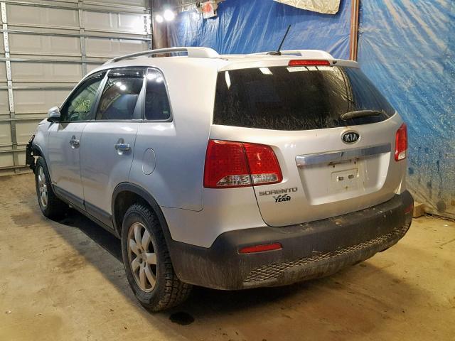 5XYKTDA20BG123902 - 2011 KIA SORENTO BA SILVER photo 3